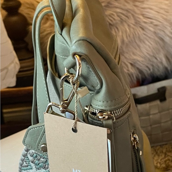 Elegant Brand new- Green Backpack with Spacious Interior - Picture 3 of 13